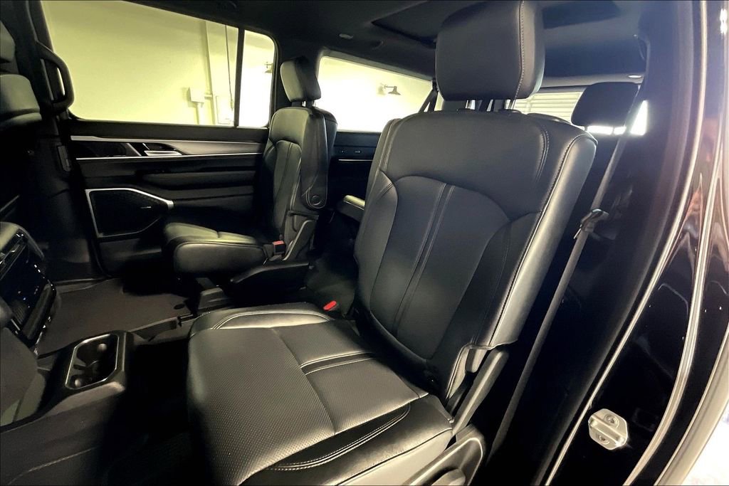 New 2025 Jeep Wagoneer L Series II w/ Premium Group I image 26