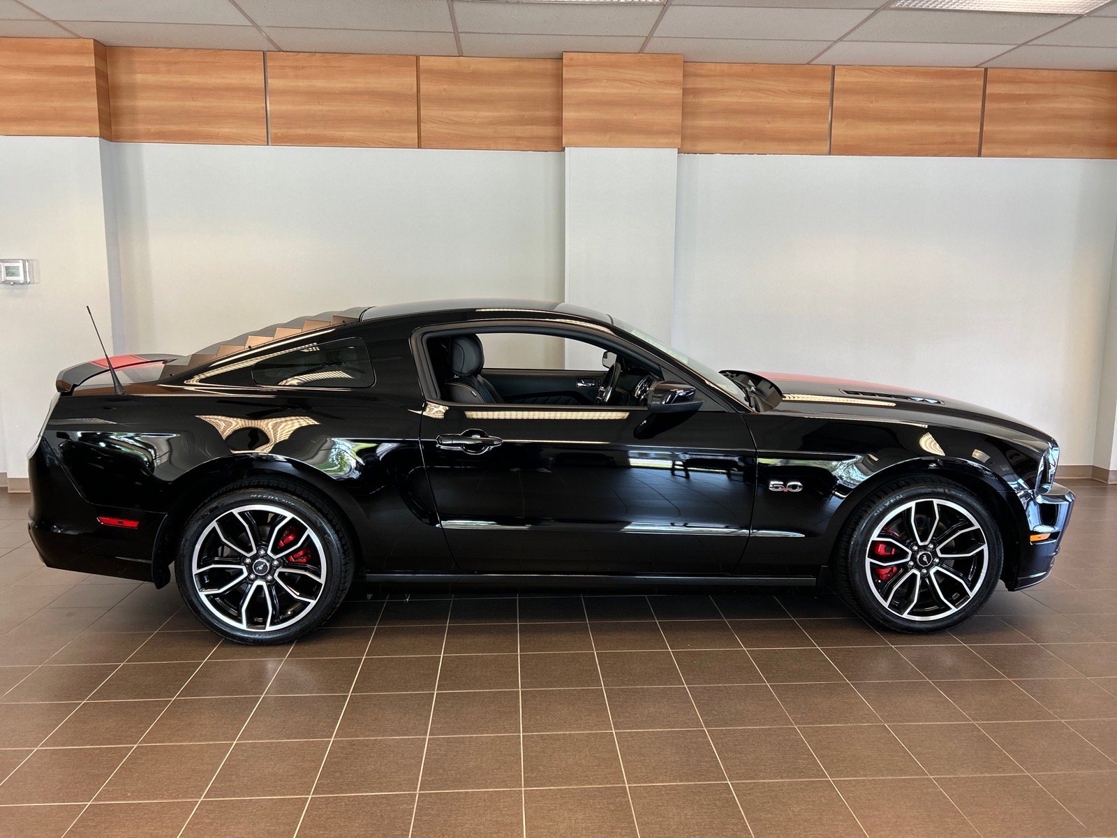 Used 2014 Ford Mustang GT Premium RWD image 11