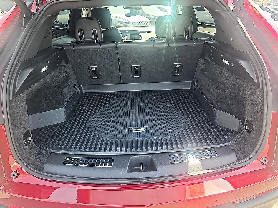 Used 2020 Cadillac XT4 Premium Luxury w/ Enhanced Visibility Package image 33