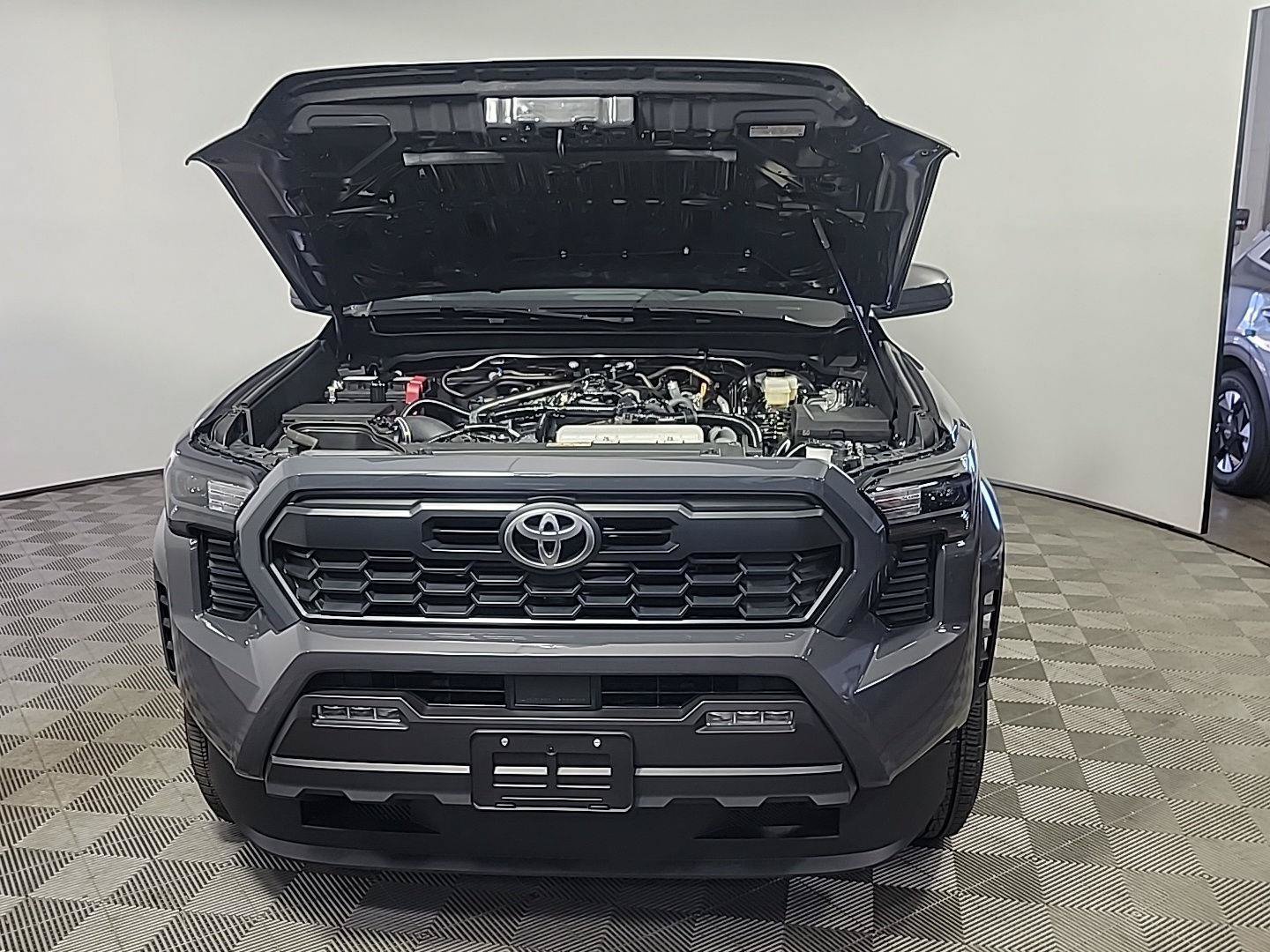 Used 2025 Toyota Tacoma TRD Sport AWD/4WD image 13