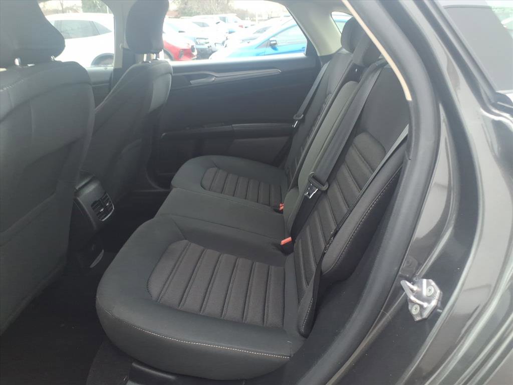 Used 2019 Ford Fusion SE image 9