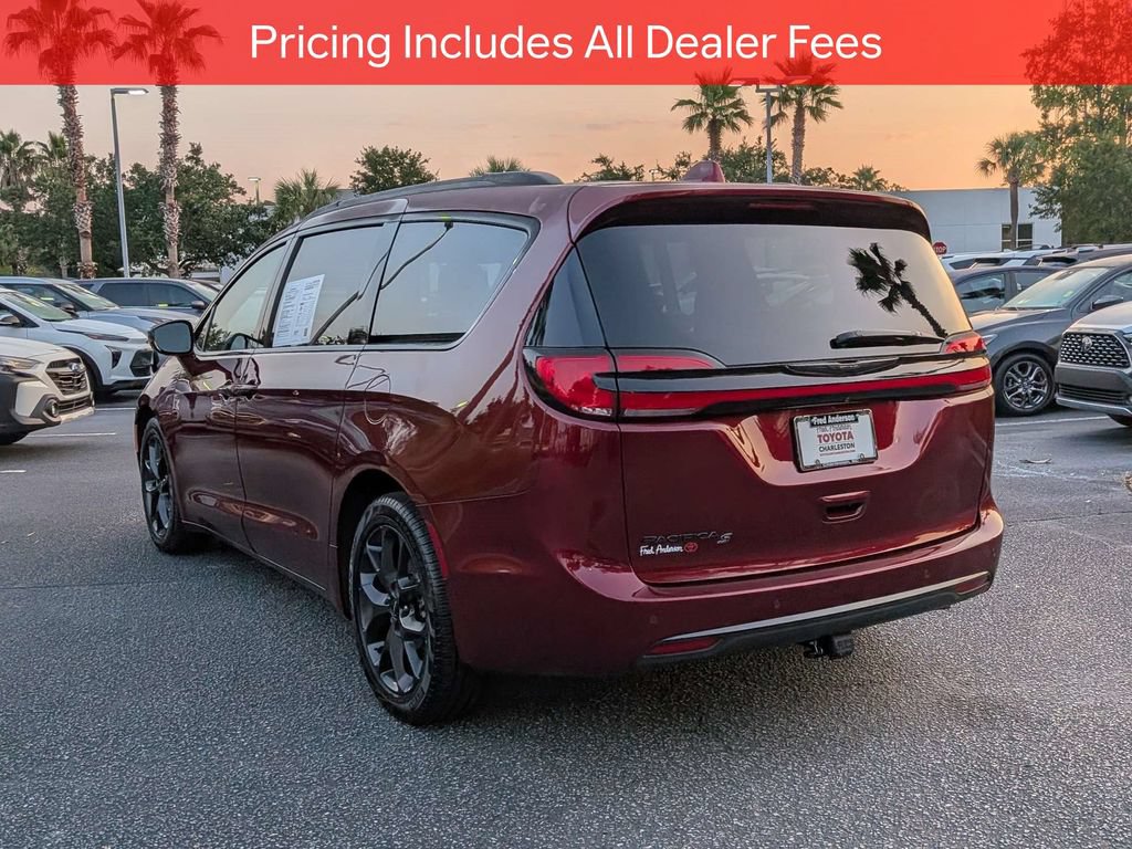 Used 2022 Chrysler Pacifica Touring-L w/ S Appearance Package FWD image 6