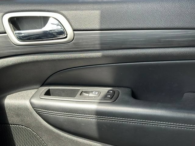 Used 2021 Jeep Grand Cherokee Laredo X AWD/4WD image 31