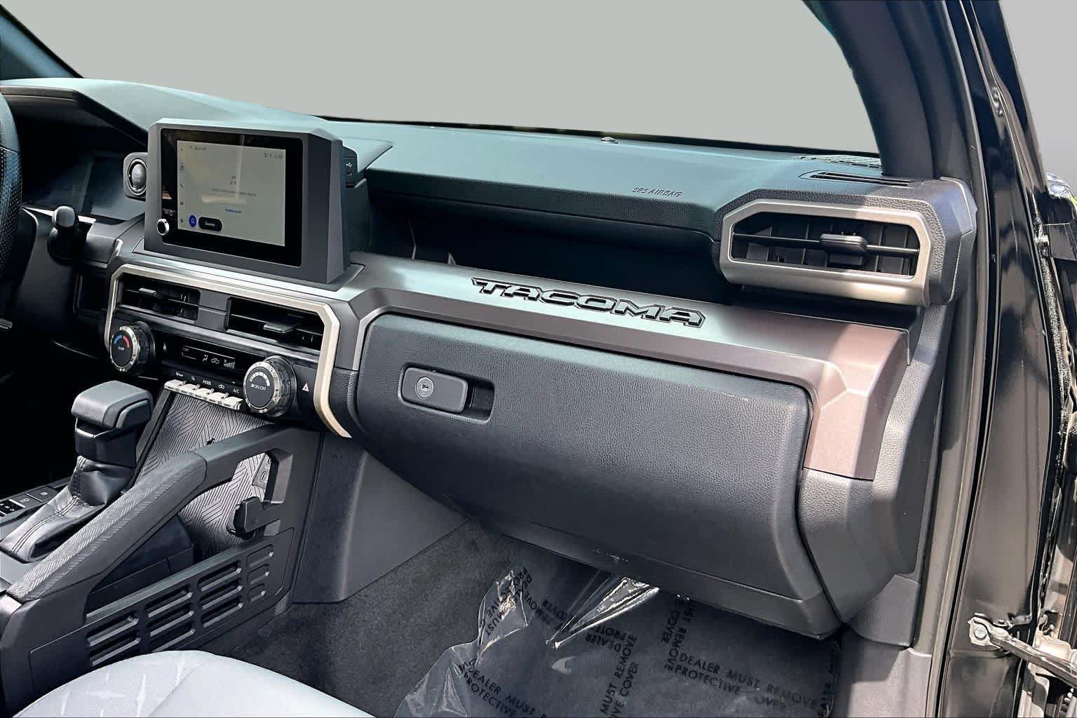 Used 2025 Toyota Tacoma SR5 AWD/4WD image 18