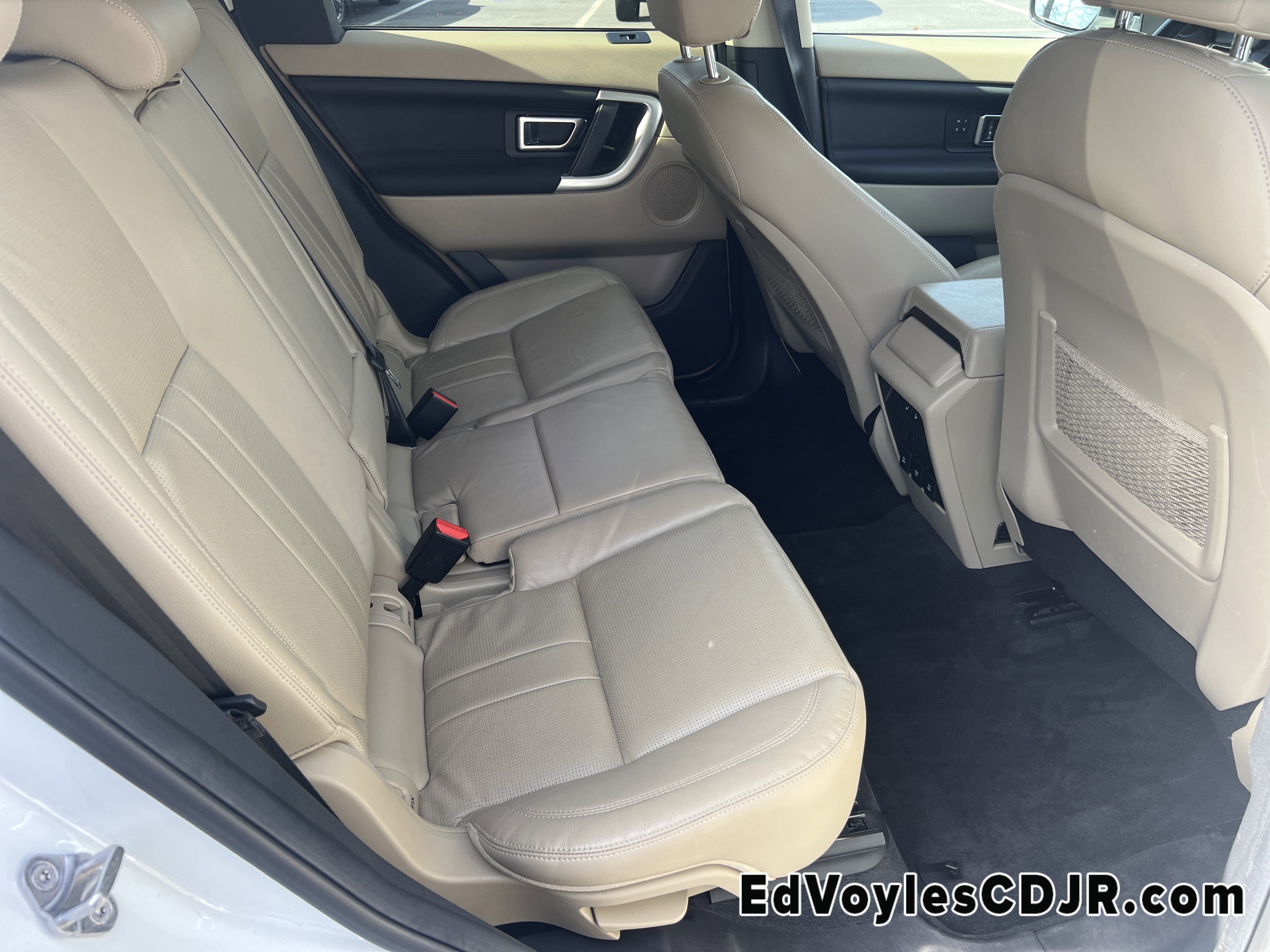 Used 2018 Land Rover Discovery Sport HSE image 18