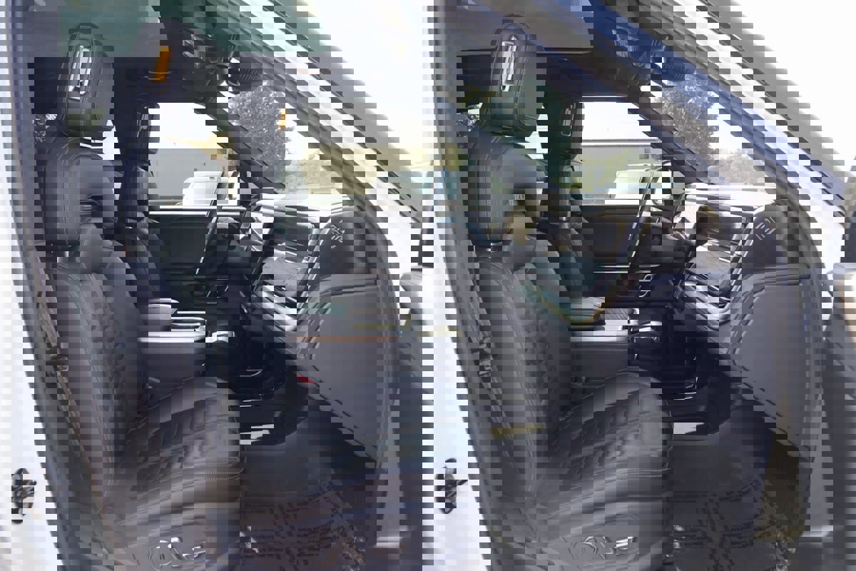 Used 2022 Rivian R1T Adventure image 12