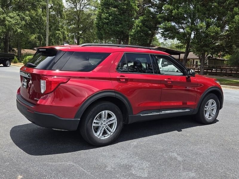 Used 2024 Ford Explorer XLT AWD/4WD image 18