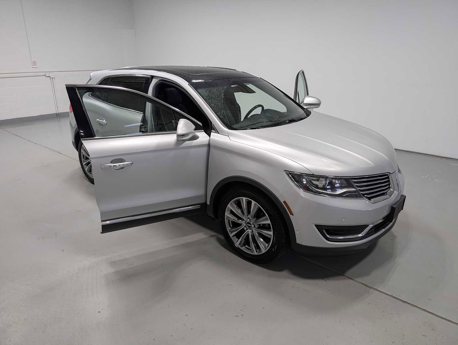 Used 2017 Lincoln MKX Reserve image 16