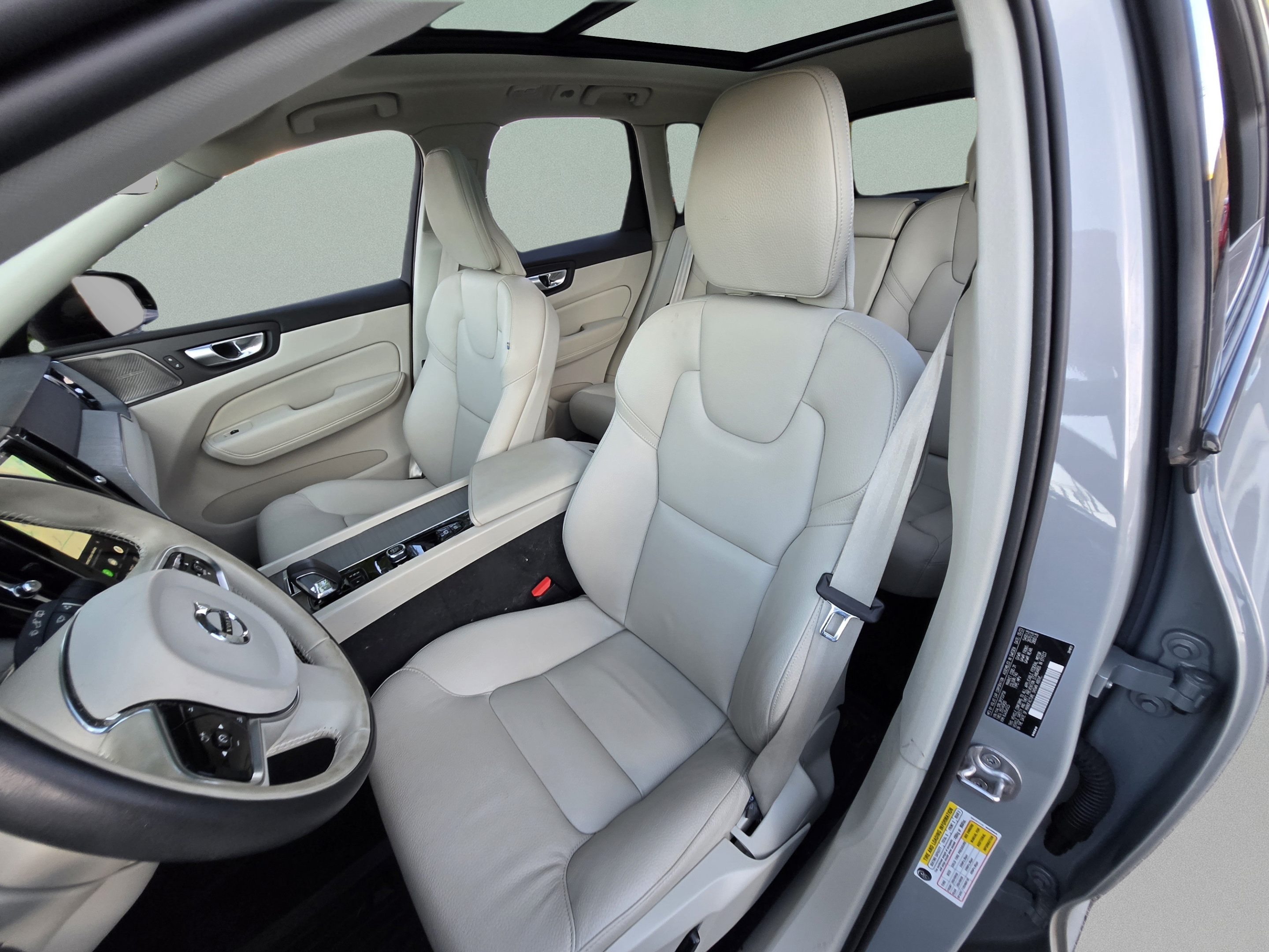 Used 2024 Volvo XC60 B5 Plus w/ Protection Package Premier AWD/4WD image 15