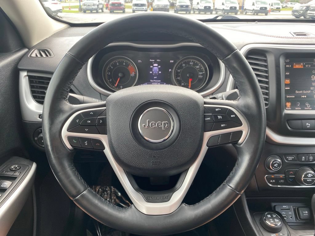Used 2018 Jeep Cherokee Trailhawk AWD/4WD image 24