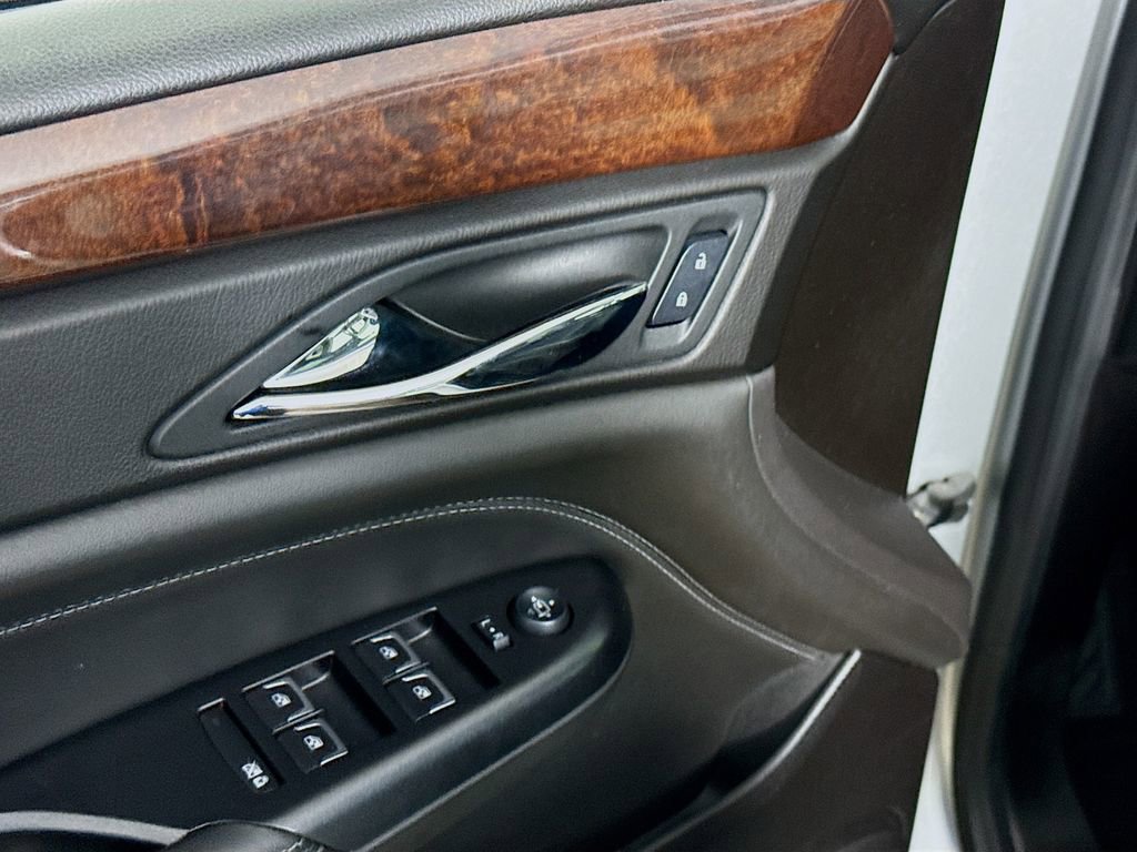 Used 2016 Cadillac SRX Luxury image 16