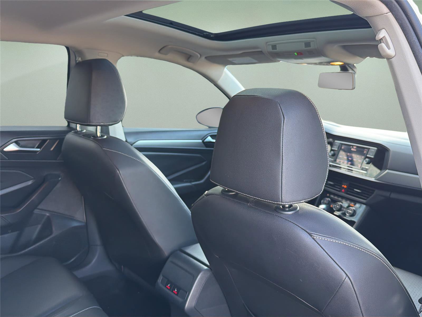 Used 2020 Volkswagen Jetta SE w/ SE Cold Weather Package image 28