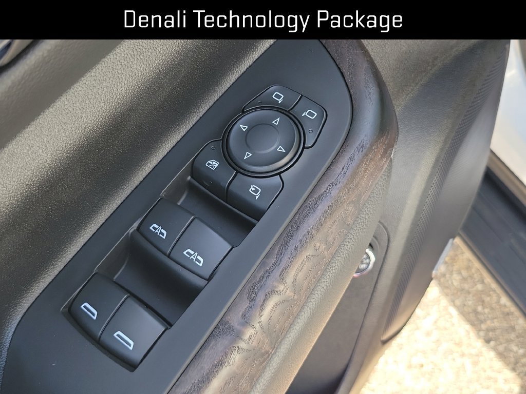 Used 2023 GMC Acadia Denali w/ Denali Ultimate Package AWD/4WD image 12