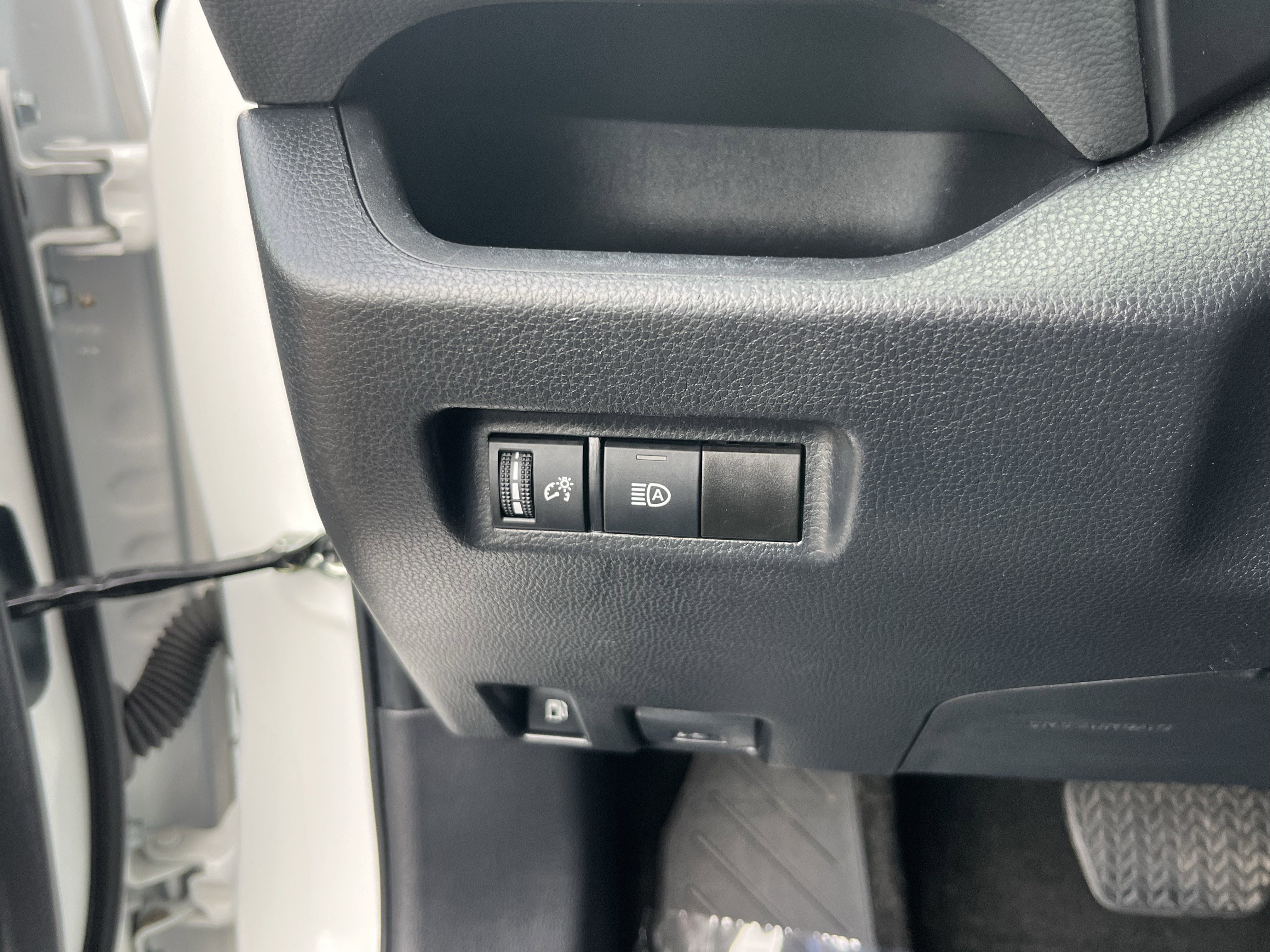 Used 2024 Toyota RAV4 LE AWD/4WD image 31