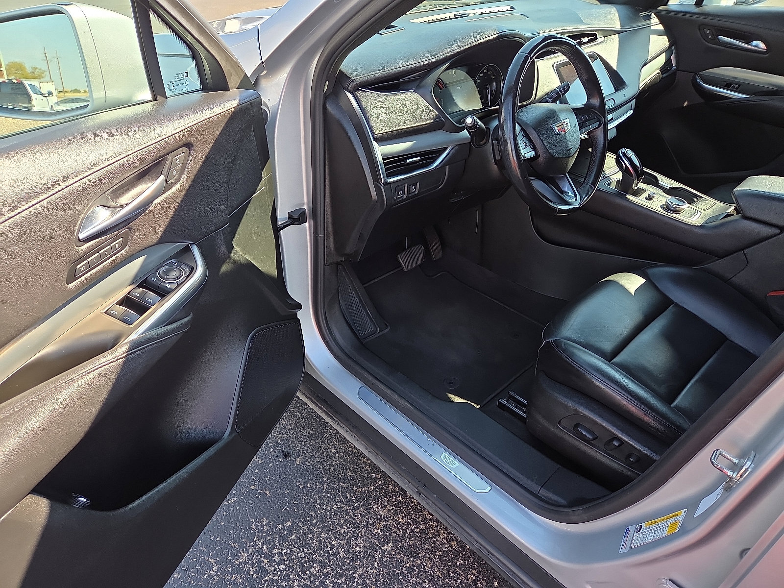 Used 2021 Cadillac XT4 Premium Luxury image 11