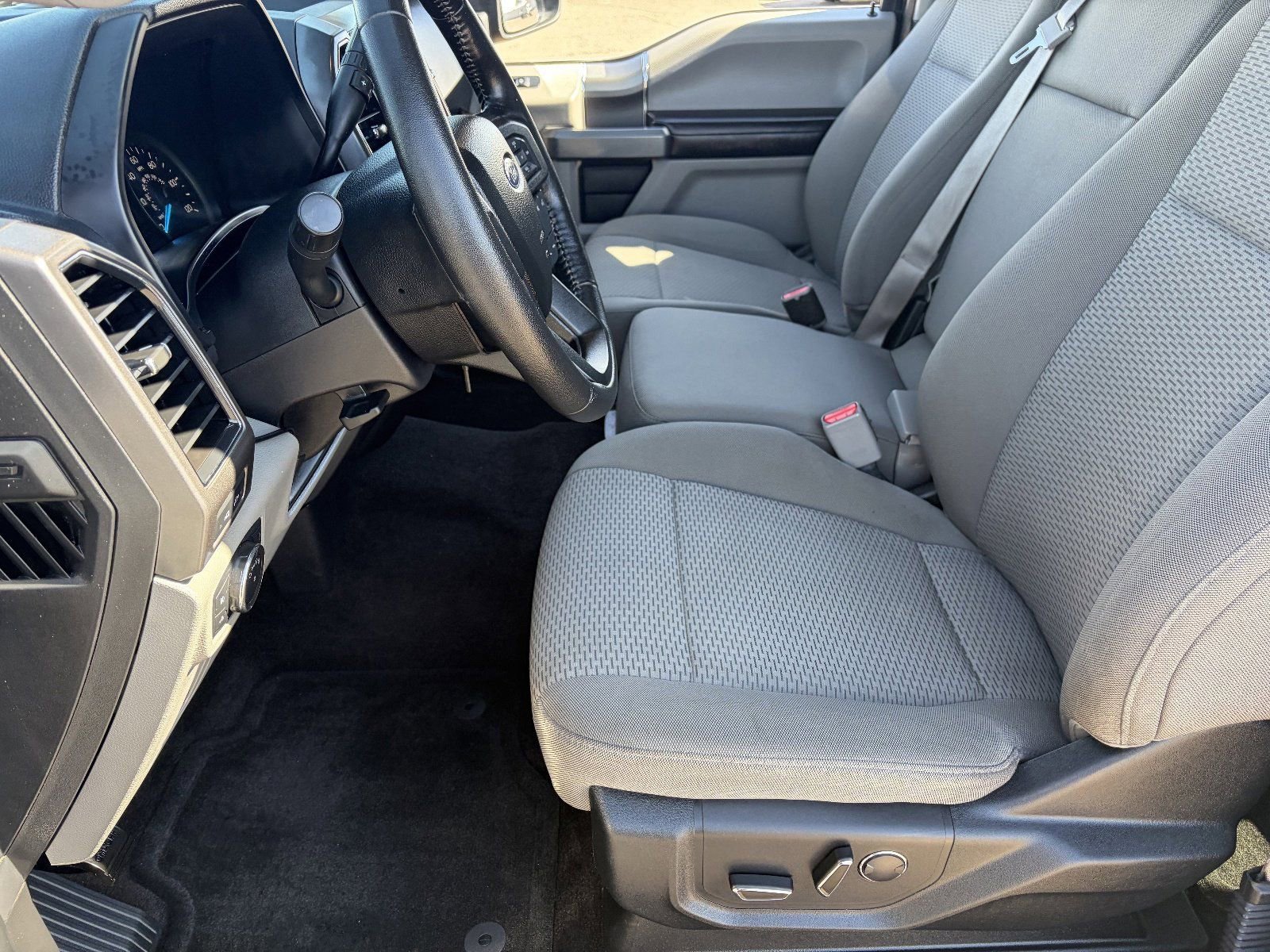Used 2017 Ford F150 XLT w/ Equipment Group 302A Luxury AWD/4WD image 20
