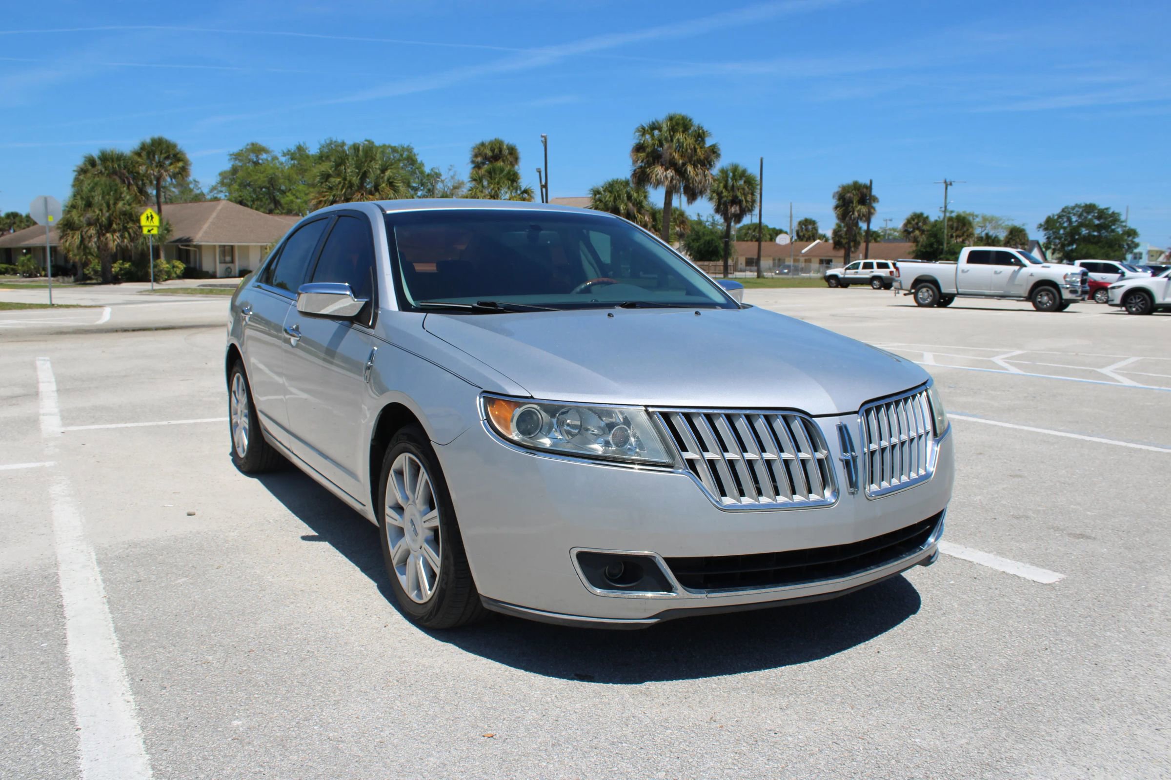 Used 2010 Lincoln MKZ FWD image 7