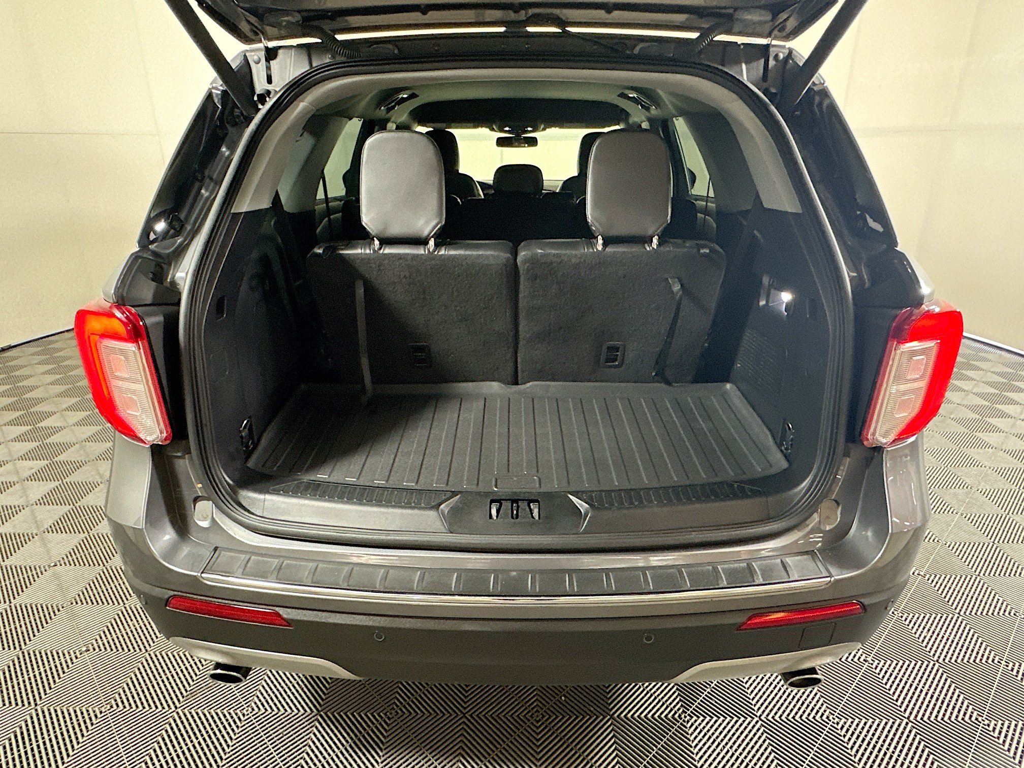 Used 2022 Ford Explorer Limited RWD image 31