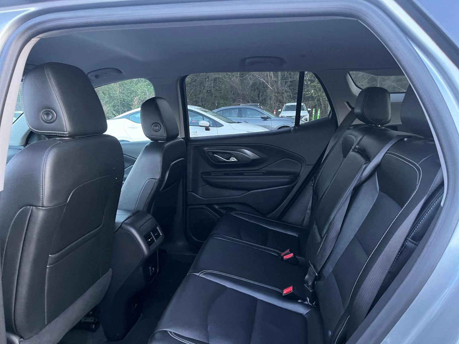 Used 2024 GMC Terrain SLT image 27