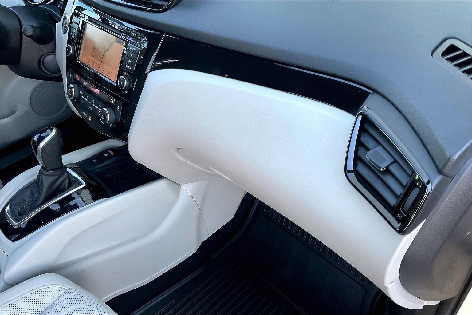 Used 2022 Nissan Rogue Sport SL image 18