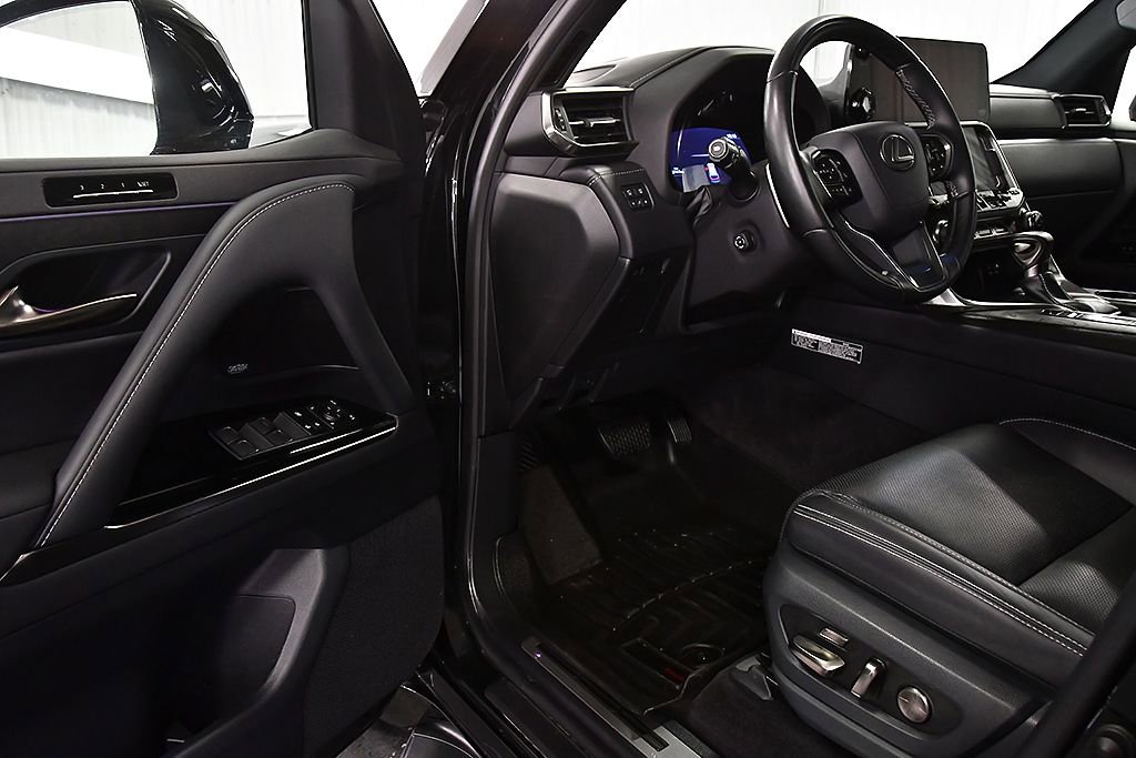 Used 2024 Lexus LX 600 4WD w/ Appearance Package image 16