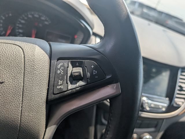 Used 2019 Chevrolet Trax LT w/ LT Convenience Package FWD image 17