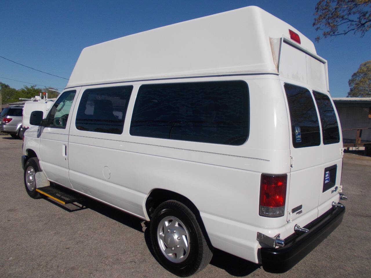 Used 2011 Ford E-150 and Econoline 150 w/ PWR Group RWD image 17
