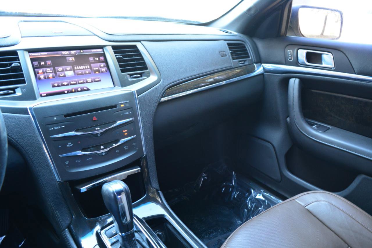 Used 2013 Lincoln MKS image 21