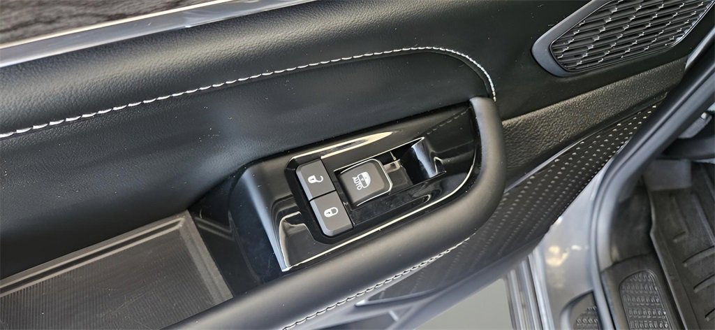 Used 2024 Jeep Grand Cherokee L Overland w/ Luxury Tech Group IV image 19