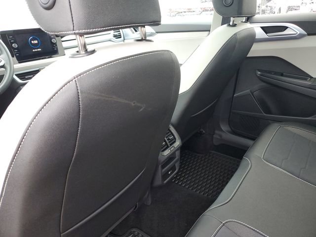 Used 2025 Volkswagen Taos SE image 14