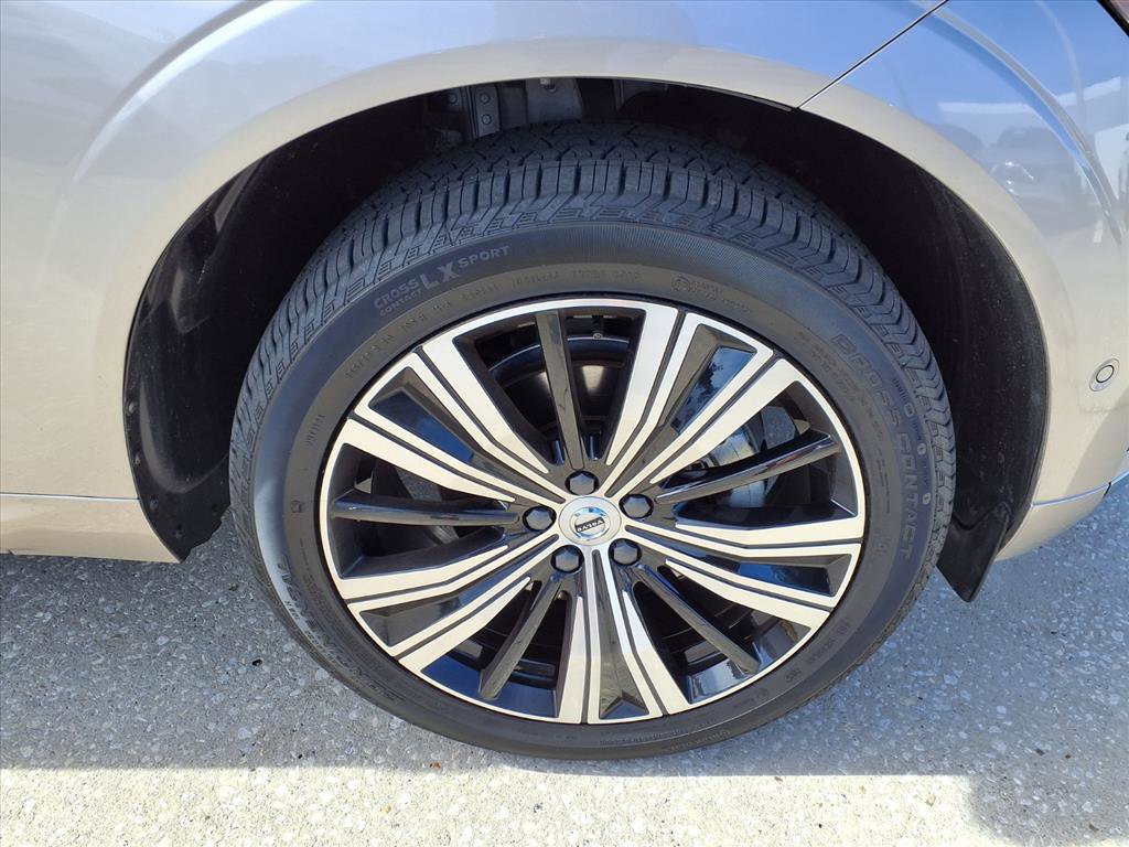 Certified 2023 Volvo XC60 B5 Plus image 9
