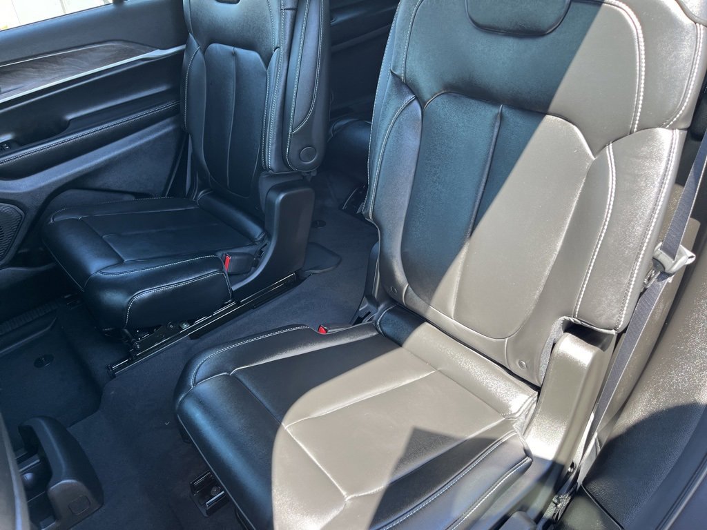 New 2025 Jeep Grand Cherokee L Limited w/ Black Appearance Package image 18