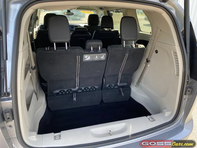 Used 2019 Chrysler Pacifica Touring-L FWD image 9