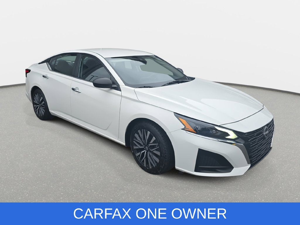 Used 2025 Nissan Altima 2.5 SV FWD image 3