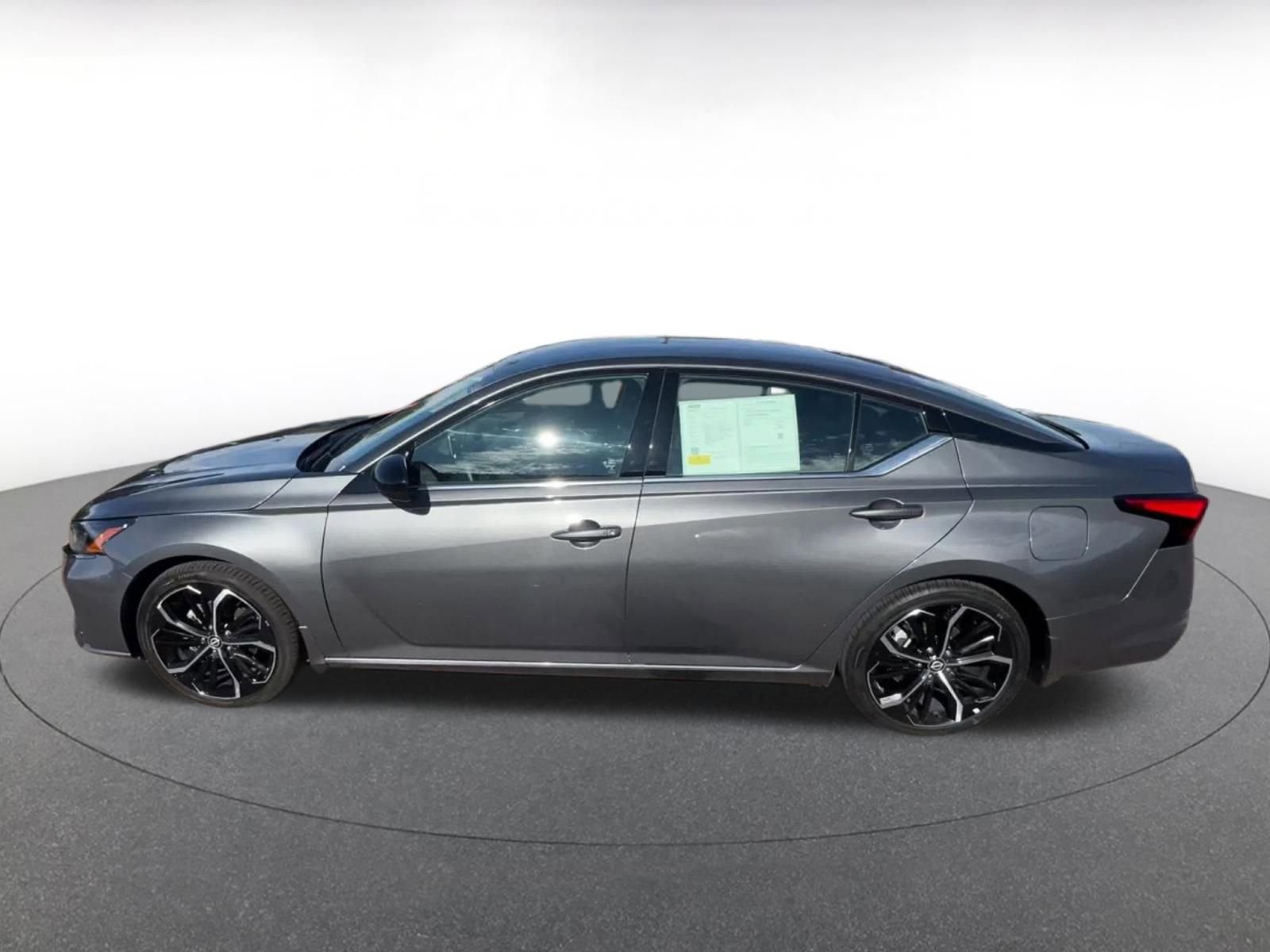 Used 2025 Nissan Altima 2.5 SR image 8