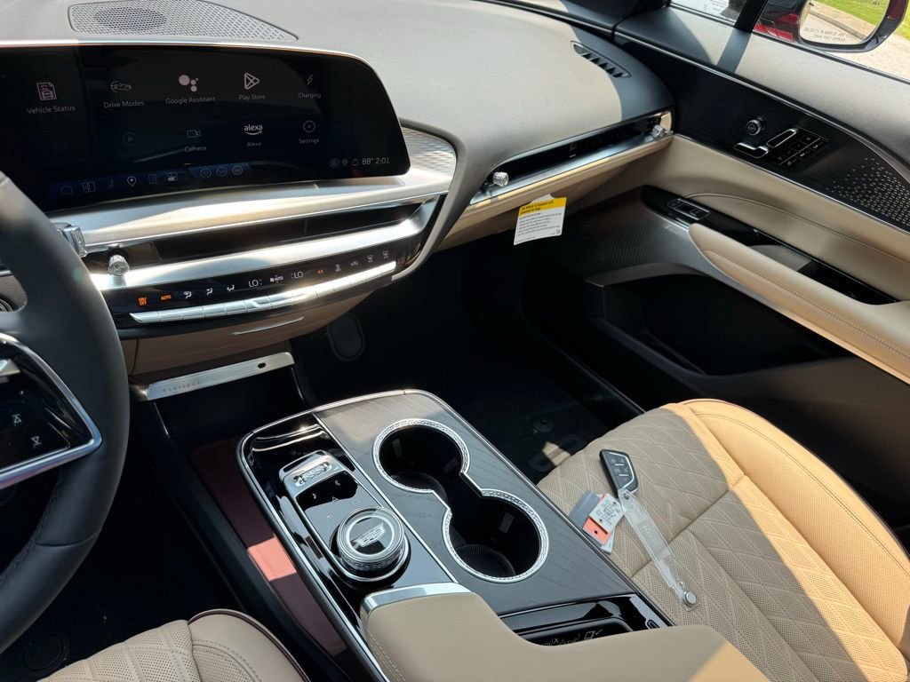 New 2025 Cadillac Lyriq Luxury image 31