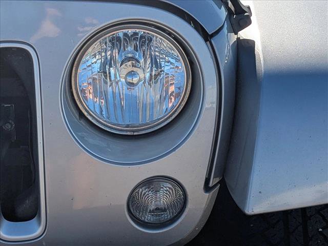 Used 2016 Jeep Wrangler Sahara w/ Connectivity Group image 9