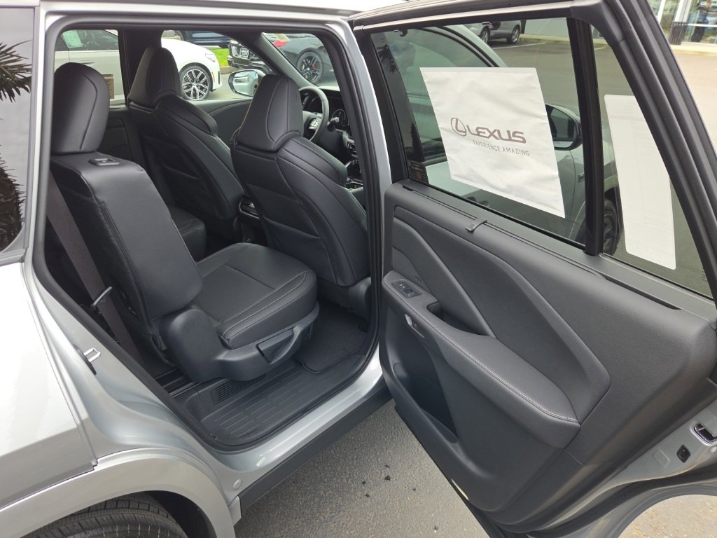 New 2026 Lexus TX 500h AWD image 17