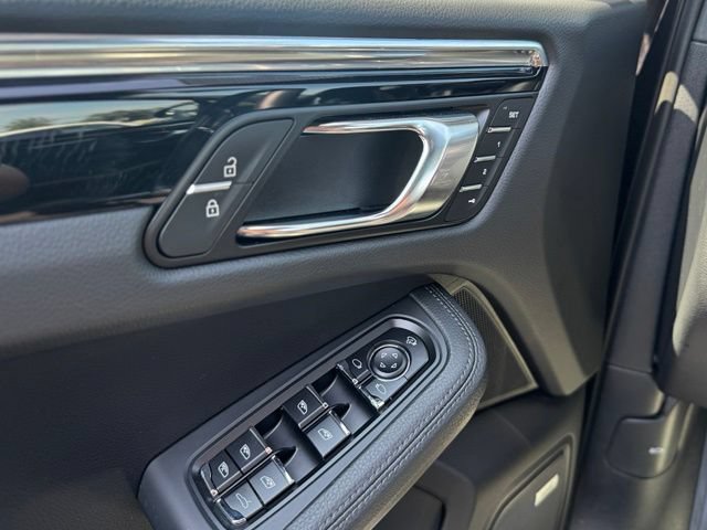 Certified 2026 Porsche Macan AWD/4WD image 14