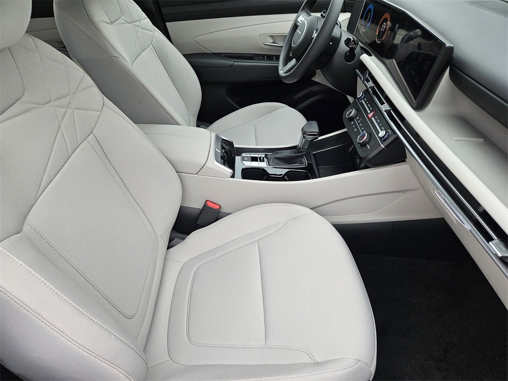 Used 2025 Hyundai Tucson SE image 10