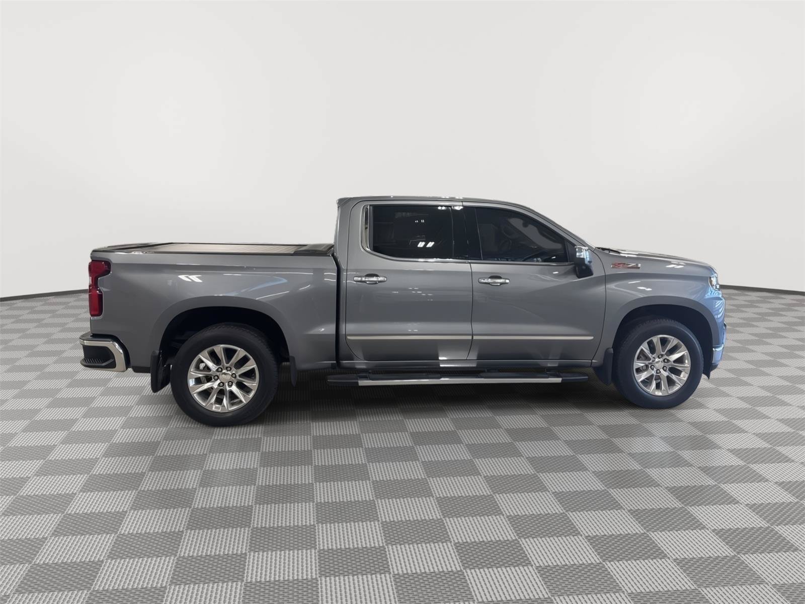 Used 2019 Chevrolet Silverado 1500 LTZ w/ LTZ Premium Package AWD/4WD image 19