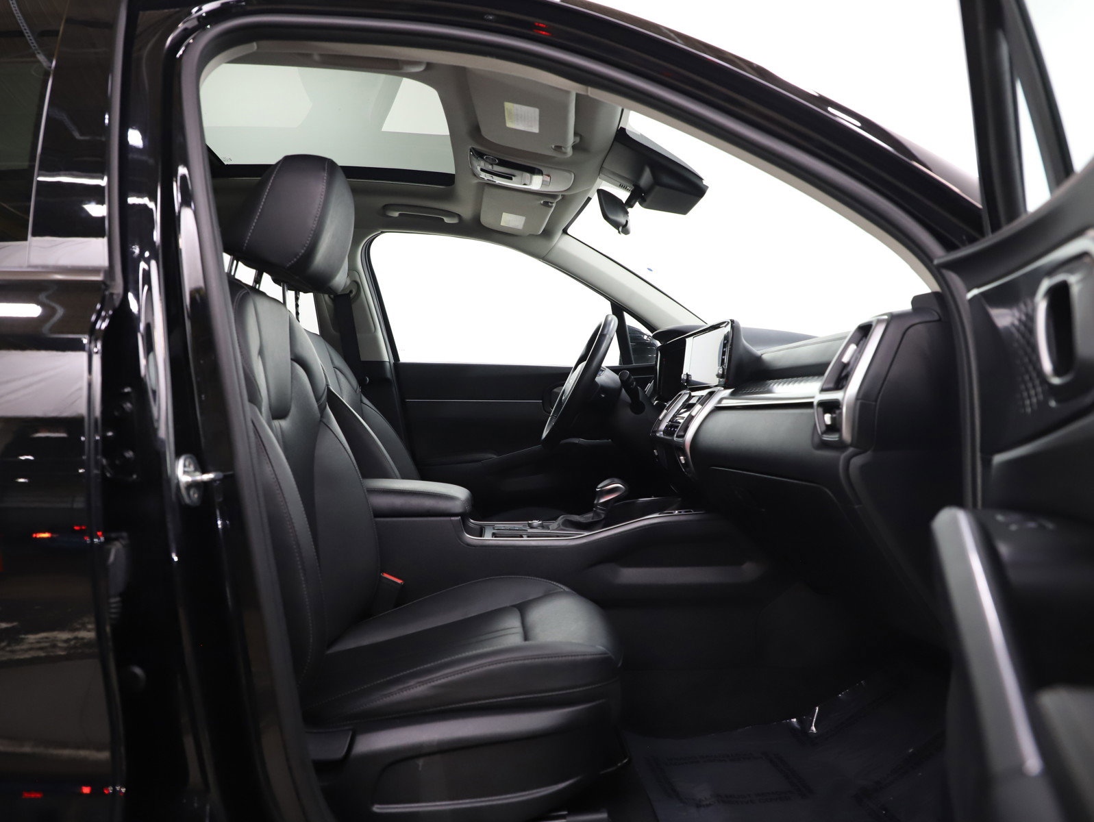 Used 2023 Kia Sorento S w/ Panoramic Sunroof Package image 12