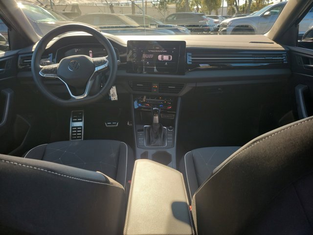 Used 2025 Volkswagen Jetta Sport image 2