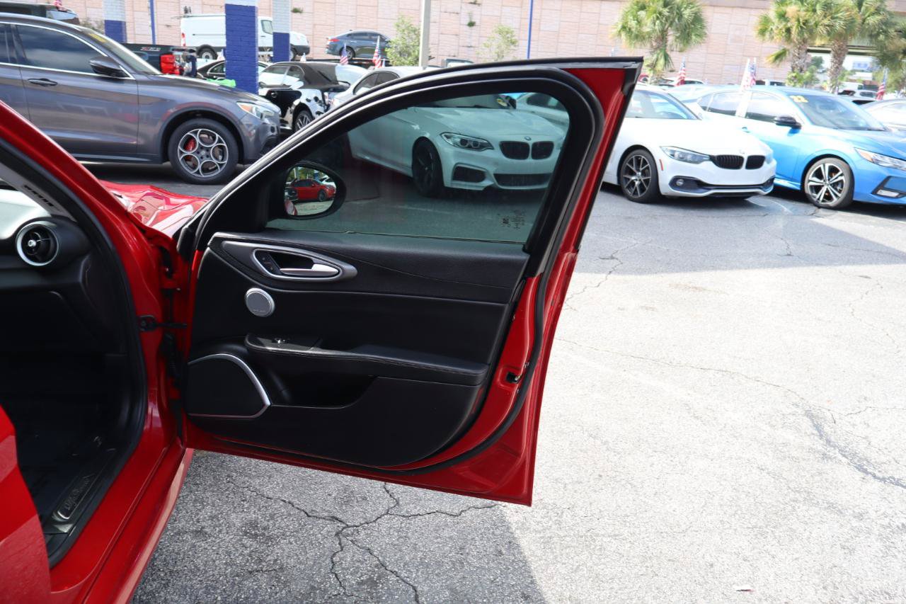 Used 2018 Alfa Romeo Giulia Ti Sport w/ Quick Order Package 22S Sport AWD/4WD image 9