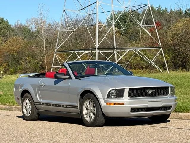 Used 2005 Ford Mustang Premium RWD image 5