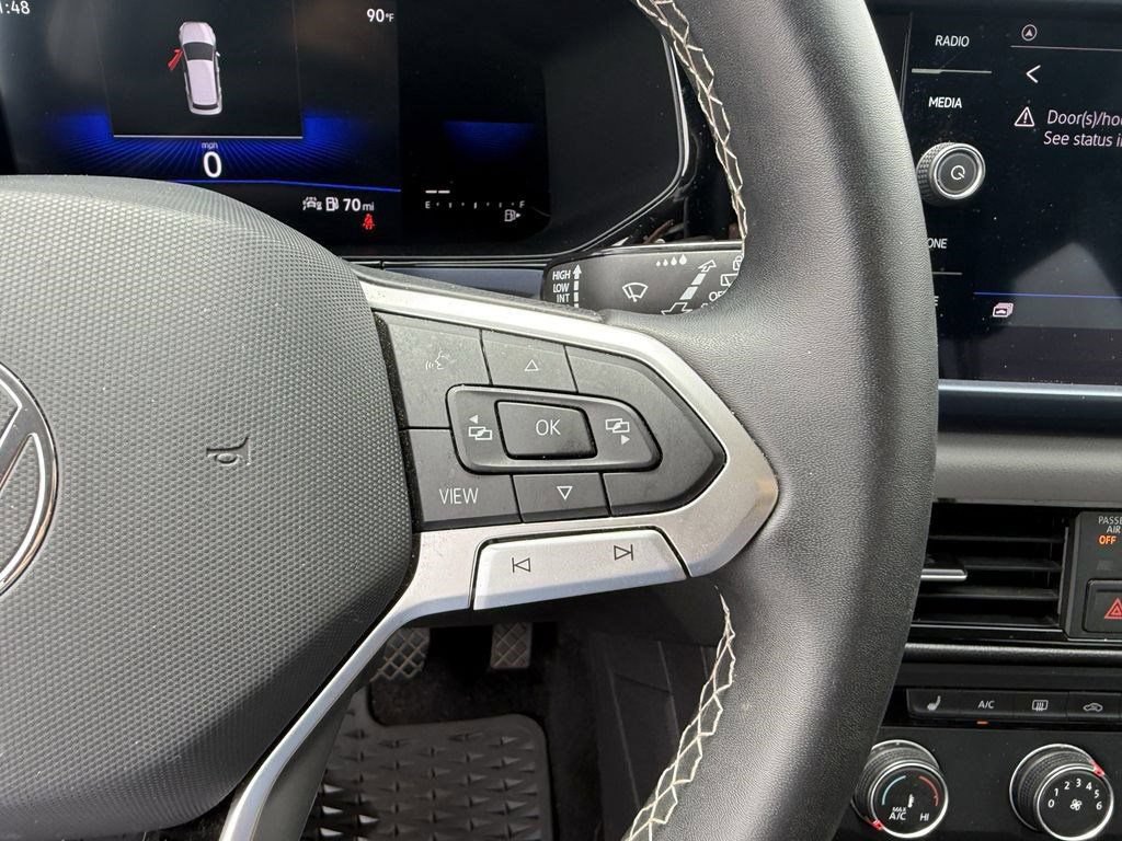 Certified 2022 Volkswagen Taos SE FWD image 11