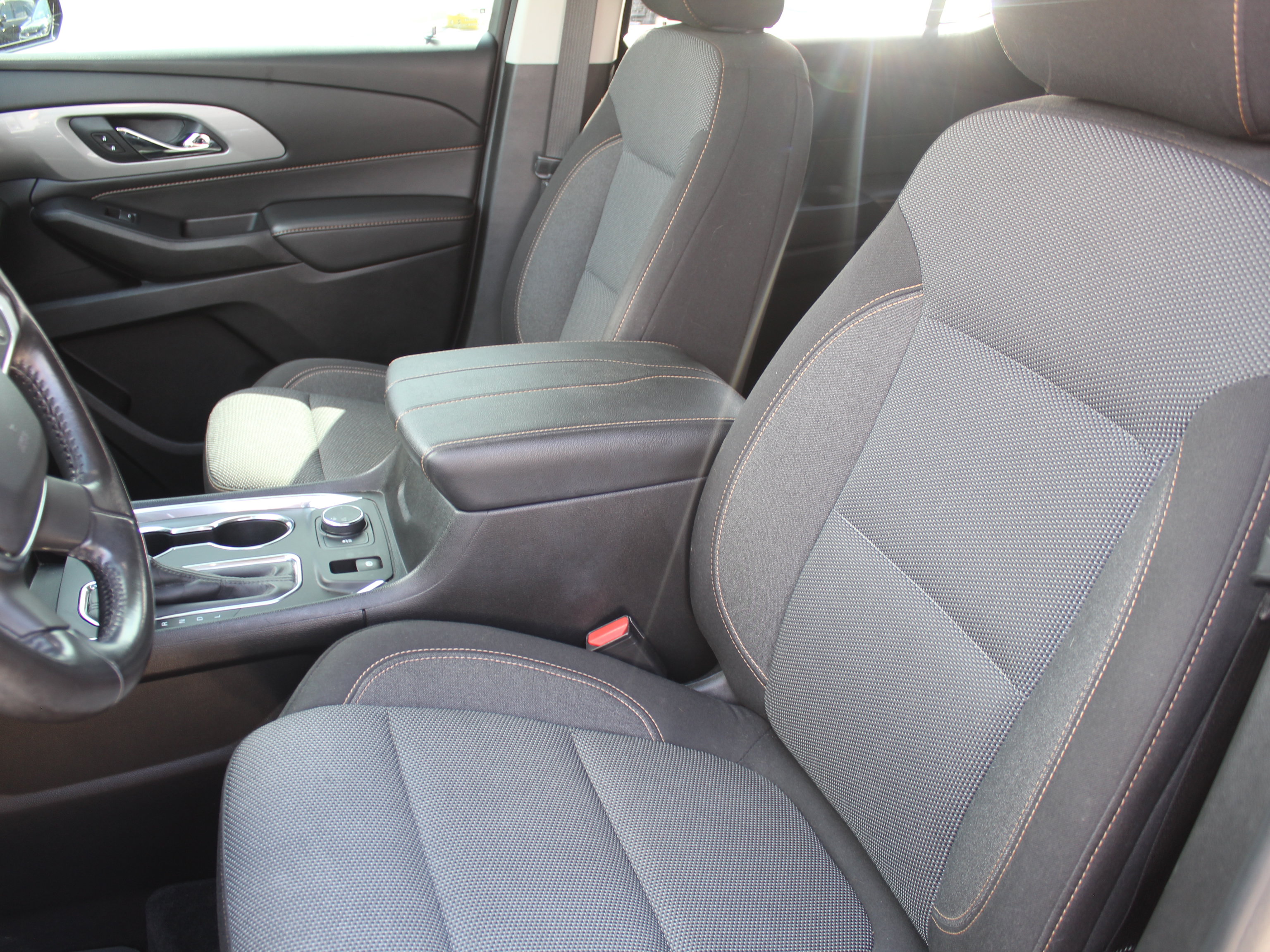 Used 2020 Chevrolet Traverse LT FWD image 12