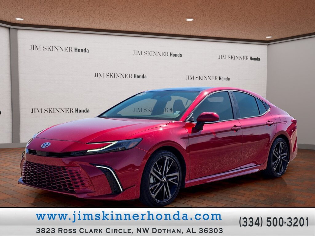 Used 2025 Toyota Camry XSE FWD image 1