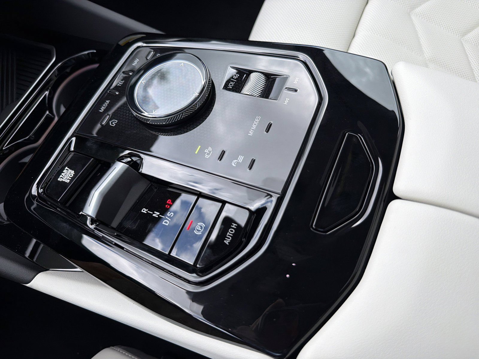 New 2027 BMW 550e xDrive AWD/4WD image 36