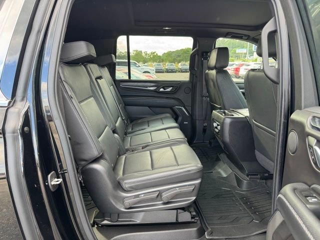 Used 2022 GMC Yukon XL Denali AWD/4WD image 11